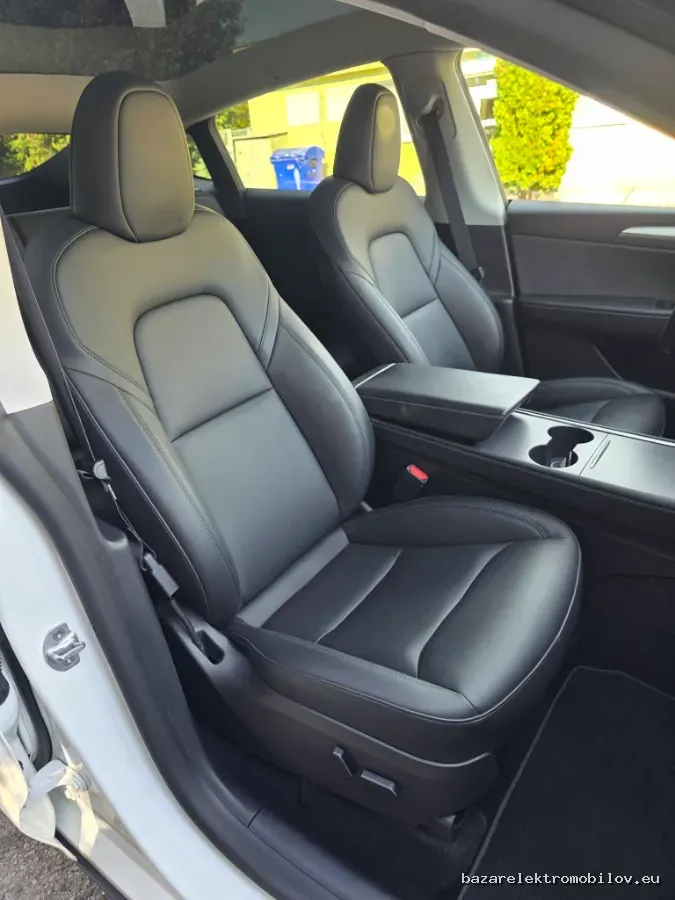 Tesla Model Y LR AWD - Fotografia inzerátu 11