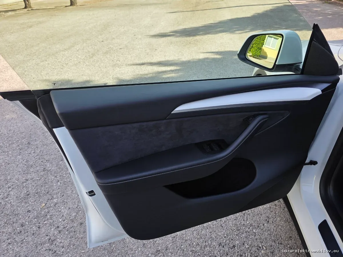 Tesla Model Y LR AWD - Fotografia inzerátu 12