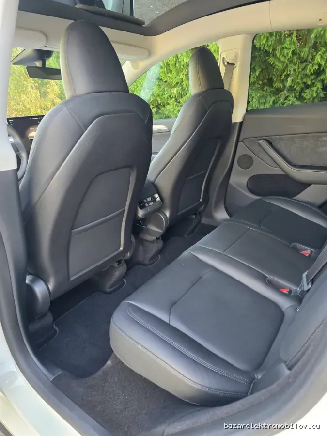 Tesla Model Y LR AWD - Fotografia inzerátu 14