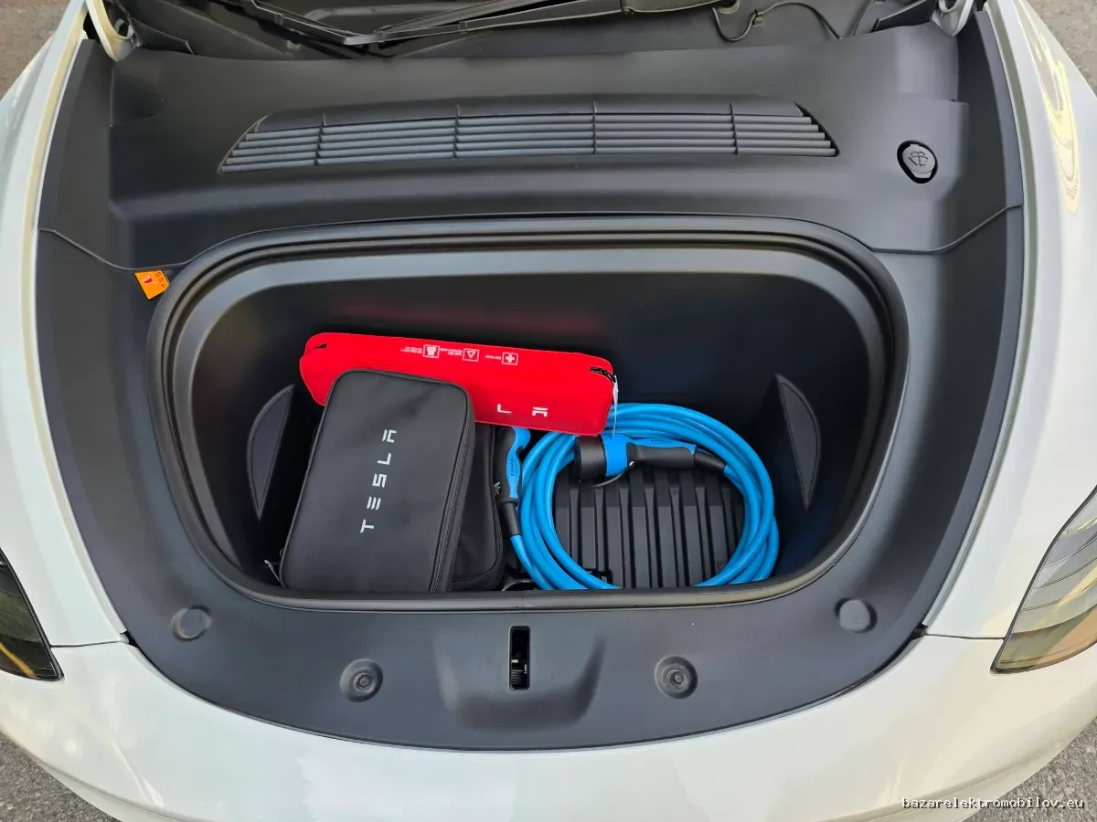 Tesla Model Y LR AWD - Fotografia inzerátu 15