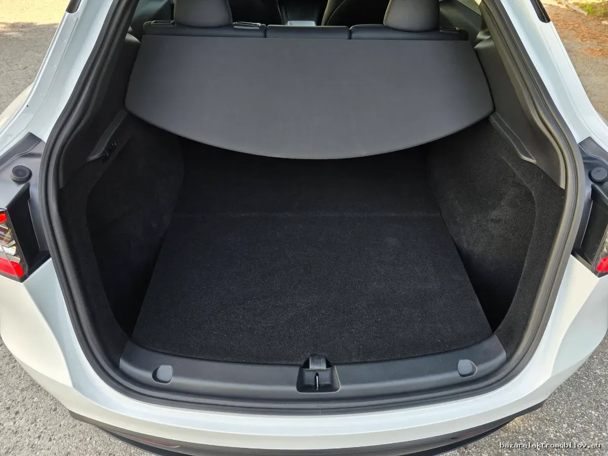 Tesla Model Y LR AWD - Fotografia inzerátu 17