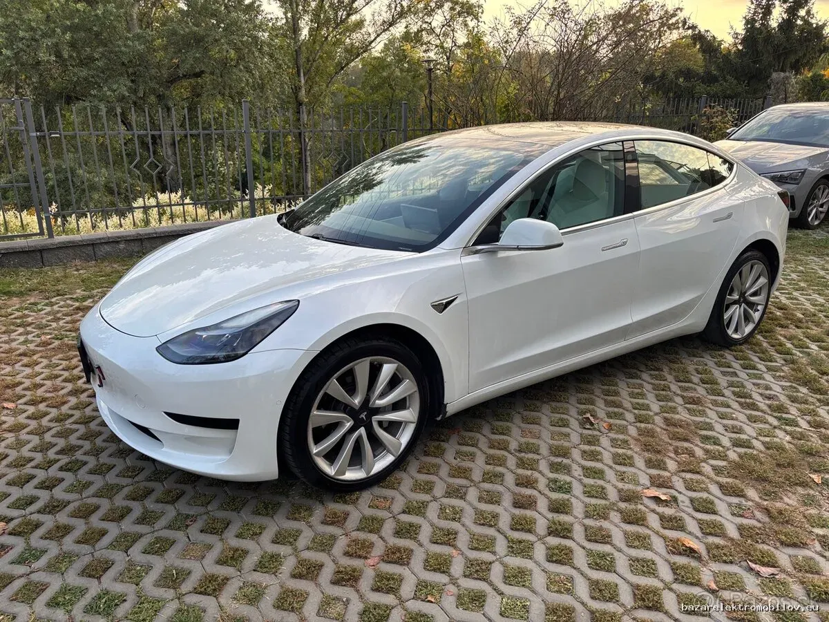 Tesla Model 3 RWD LFP - Fotografia inzerátu 2