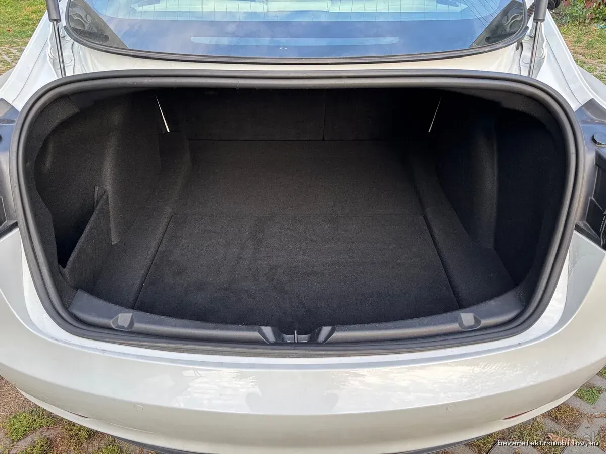 Tesla Model 3 RWD LFP - Fotografia inzerátu 10