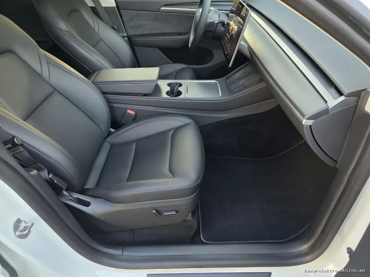 Tesla Model Y LR AWD - Fotografia inzerátu 11