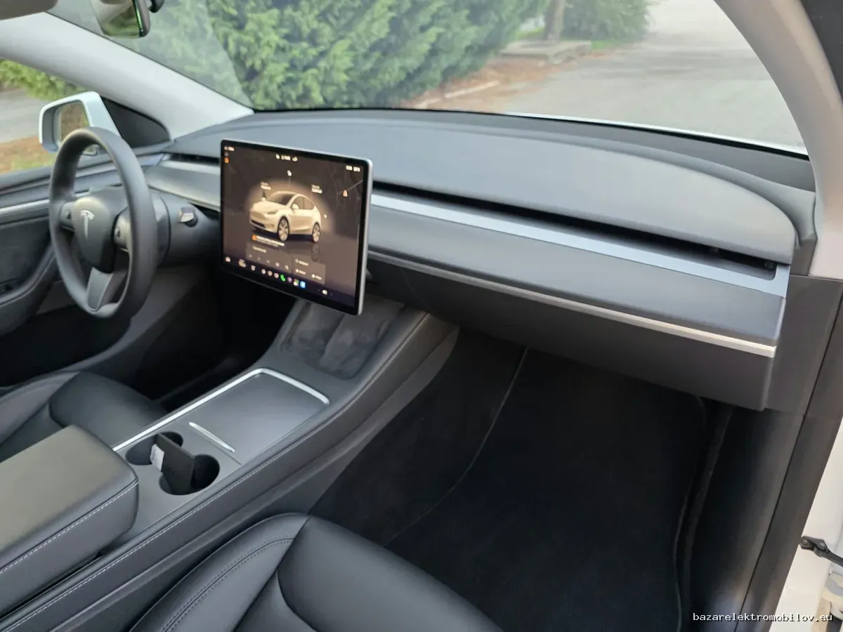 Tesla Model Y LR AWD - Fotografia inzerátu 8