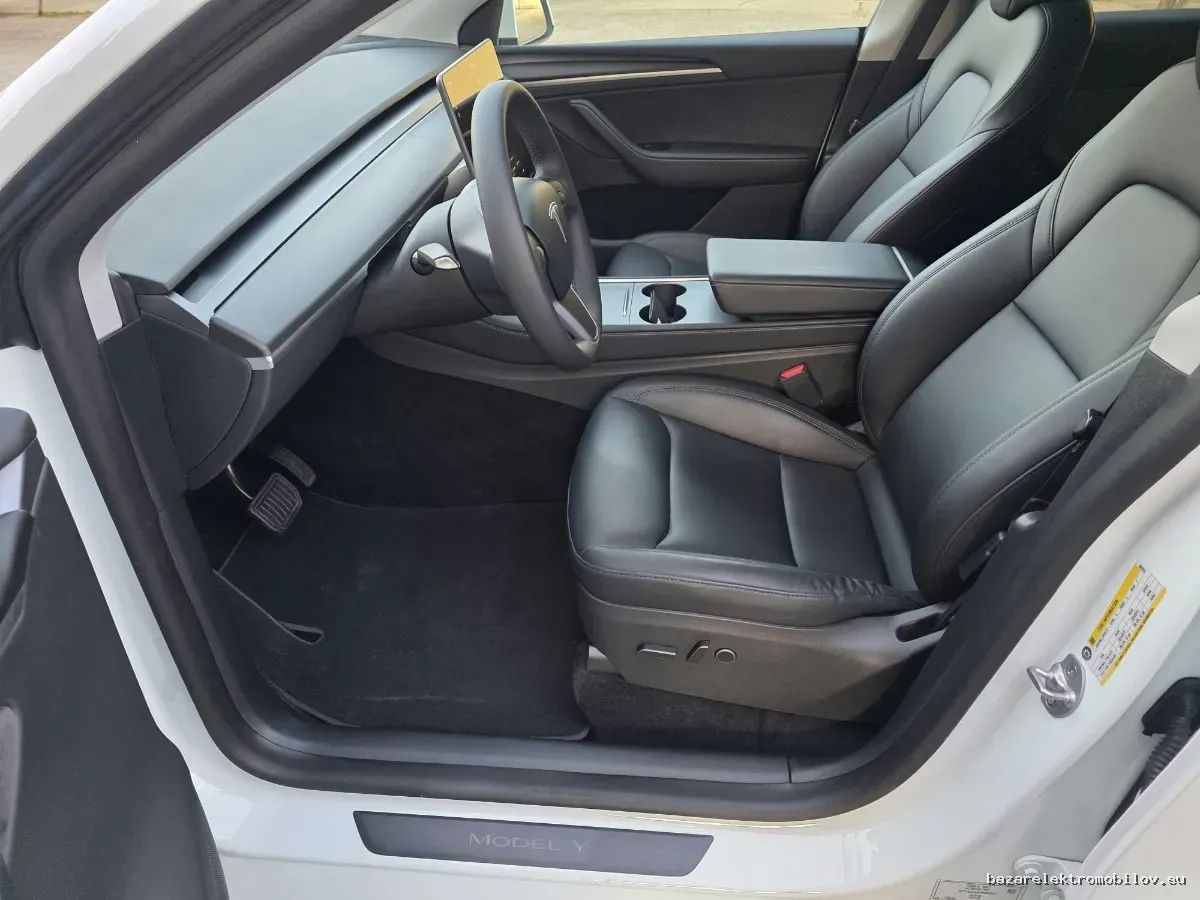 Tesla Model Y LR AWD - Fotografia inzerátu 15