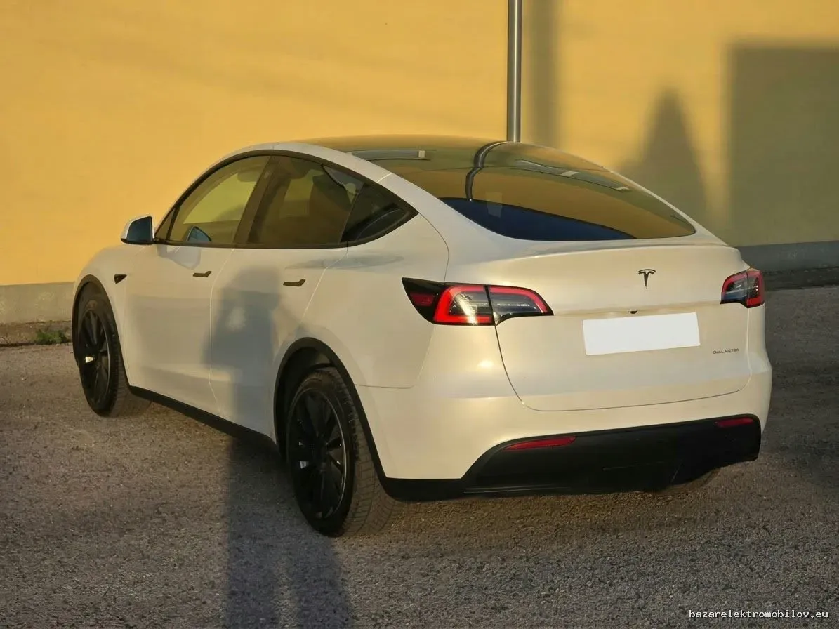 Tesla Model Y LR AWD - Fotografia inzerátu 22
