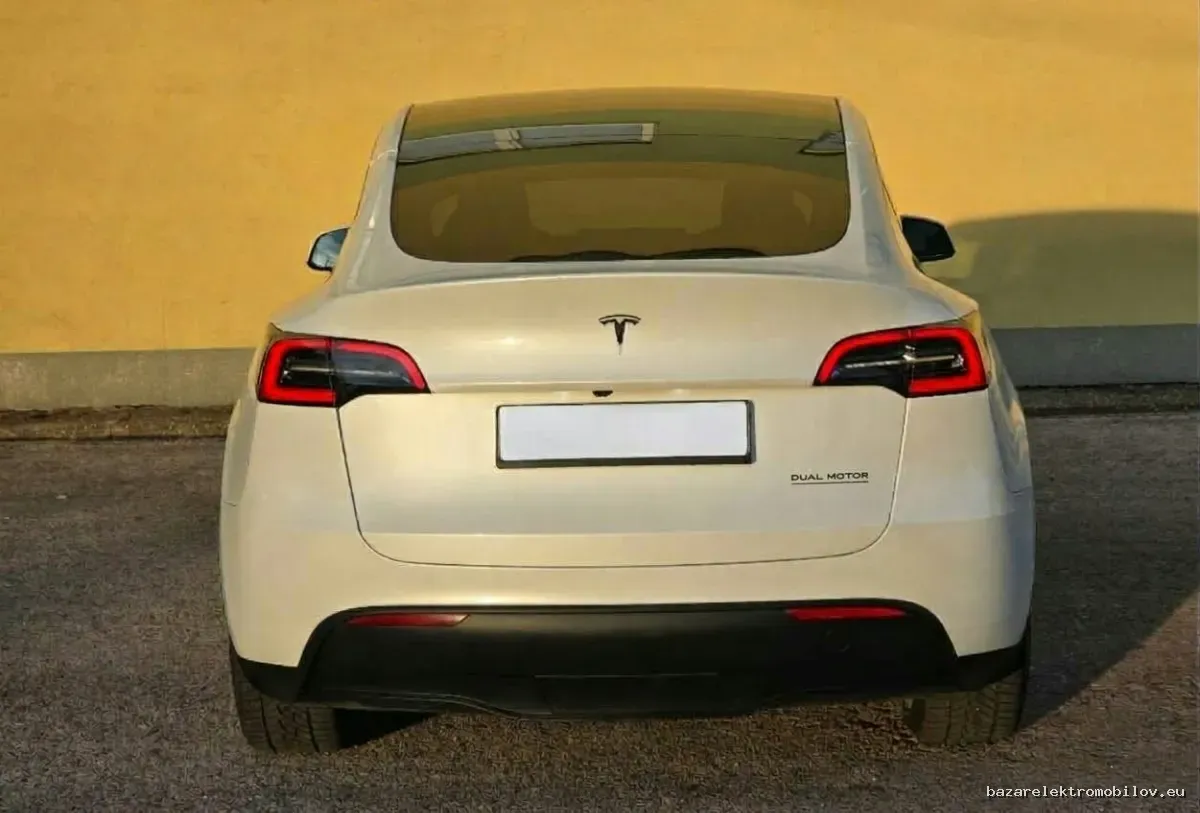 Tesla Model Y LR AWD - Fotografia inzerátu 23