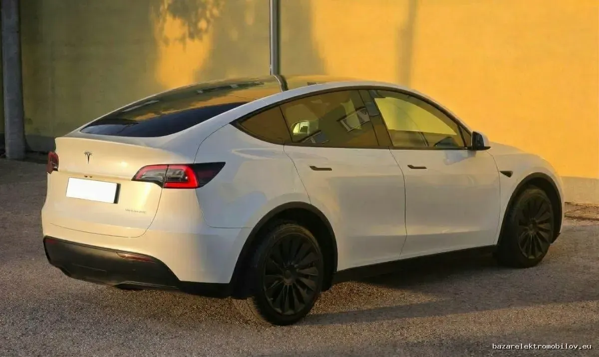 Tesla Model Y LR AWD - Fotografia inzerátu 24