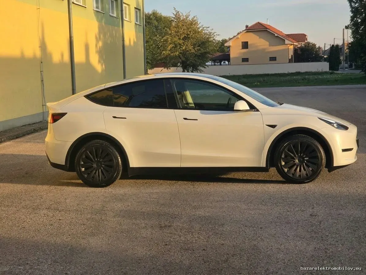 Tesla Model Y LR AWD - Fotografia inzerátu 25