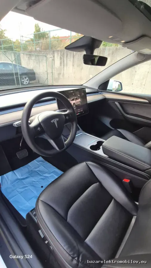 Tesla Model Y LR AWD - Fotografia inzerátu 3